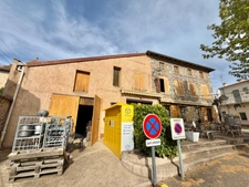IMMEUBLE DE RAPPORT DE 316 M2, À RÉNOVER, COMMERCE LOUÉ 300€/MOIS, DÉPENDANCES DE 130 M2, POSSIBILITÉ DE RÉALISER PLUSIEURS APPARTEMENTS