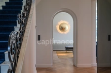 Fully renovated 255 m² bourgeois house, enclosed and wooded grounds of 4,303 m² (with space for a swimming pool), 3 garages, terrace, jacuzzi