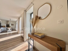 APPARTEMENT ENTIÈREMENT RÉNOVÉ EN 2022, 105 M2, PIÈCE DE VIE LUMINEUSE DE 60 M2, 2 CHAMBRES POSSIBILITÉ D'UNE 3ÈME, BALCON, FIBRE, FAIBLES CHARGES, EXPOSÉ SUD, 2 CAVES, SYNDIC BÉNÉVOLE