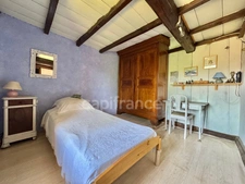 MAISON MITOYENNE DE 78 M2, TERRAIN CLOS DE 950 M2, 3 CHAMBRES, FOUR À PAIN, 260 M2 DE DÉPENDANCES, BALCON FORÉZIEN, DOUBLE VITRAGE BOIS