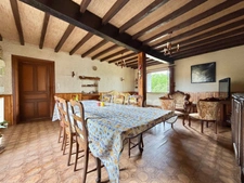 MAISON EN PIERRE DE 150 M2, 4 CHAMBRES, TERRAIN DE 2 000 M2 + 9 383 M2 EN FERMAGE, COMBLES AMÉNAGEABLES DE 75 M2, PUITS, GARAGE DE 40 M2, FIBRE OPTIQUE, CAVES, GROS TRAVAUX À PRÉVOIR