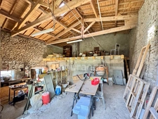 MAISON 100 M2, 2095 M2 DE TERRAIN DONT 1685 M2 À BATIR, 2 CHAMBRES, 1 BUREAU, DÉPENDANCES DE 45 M2, CHARPENTE/COUVERTURE OK, TOUT-À-L'ÉGOUT, DOUBLE VITRAGE PVC ET BOIS, TF 498€