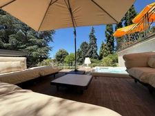 Fully renovated 255 m² bourgeois house, enclosed and wooded grounds of 4,303 m² (with space for a swimming pool), 3 garages, terrace, jacuzzi