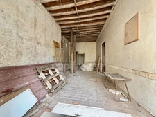 MAISON À RÉNOVER DE 480 M2 SUR 4 NIVEAUX, TERRAIN DE 623 M2, DÉPENDANCES, PROXIMITÉ DES COMMERCES