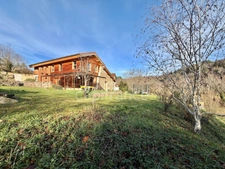 MAISON DE 220 M2, RÉNOVÉE EN 2014, TERRAIN DE 6 HA, 4 CHAMBRES, SALLE DE JEUX, 3 PUITS, ÉTANG, ASSAINISSEMENT AUX NORMES À VENIR, POMPE À CHALEUR DE 2016 AVEC CHAUFFAGE AU SOL, FIBRE OPTIQUE