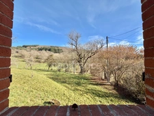 MAISON EN PIERRE DE 140 M2 ENTIÈREMENT À RÉNOVER, TERRAIN DE 8180 M2, 4 CHAMBRES, 155 M2 DE DÉPENDANCES, FOUR À PAIN, SOURCE, COUVERTURE DE 2019 POUR L'HABITATION, FAÇADE DE 2012, CAVE VOÛTÉE