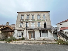 MAISON À RÉNOVER DE 480 M2 SUR 4 NIVEAUX, TERRAIN DE 623 M2, DÉPENDANCES, PROXIMITÉ DES COMMERCES