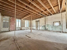 MAISON À RÉNOVER DE 480 M2 SUR 4 NIVEAUX, TERRAIN DE 623 M2, DÉPENDANCES, PROXIMITÉ DES COMMERCES