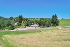 CHALET DE 220 M2, TERRAIN DE 2 668 M2, 4 CHAMBRES, COMBLES AMÉNAGEABLES DE 96 M2, VÉRANDA, VUE PANORAMIQUE, 125 M2 DE SOUS-SOL, GARAGE INDÉPENDANT DE 40 M2, TRAVAUX À PRÉVOIR