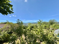 MAISON DE VILLAGE DE 110 M2, TERRAIN DE 3 476 M2, 4 CHAMBRES, DOUBLE GARAGE DE 62 M2, GARAGE, ATELIERS, CAVE VOÛTÉE, TF 251€