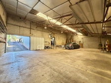 MAISON DE 220 M2, TERRAIN CLOS DE 909 M2, 7 CHAMBRES, FIBRE OPTIQUE, TERRASSE, GARAGE 135 M2, DÉPÔT DE 82 M2