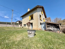 MAISON DE 75 M2 À RÉNOVER, TERRAIN CLOS DE 422 M2, 2 CHAMBRES, TOITURE DE 2024, GARAGE, TOUT-À-L'ÉGOUT