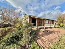 MAISON PLAIN-PIED DE 135 M2, TERRAIN ARBORÉ DE 5 675 M2, 4 CHAMBRES, DÉPENDANCES, VUE DÉGAGÉE, FIBRE, TF 547€, PUITS, MARE, FOUR À PAIN