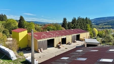 BÂTIMENTS INDUSTRIELS DE 1 815 M², TERRAIN DE 10 353 M², BUREAU DE 40 M², FIBRE OPTIQUE, 2 ACCÈS POIDS LOURDS, RÉSERVE INCENDIE DE 300 M³, TRANSFORMATEUR PRIVÉ 380 V