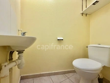 APPARTEMENT T2 DE 48 M2 AU REZ-DE-CHAUSSEE, 1 CHAMBRE, PROCHE ÉCOLES ET COLLÈGES, FIBRE OPTIQUE, CAVE VOUTÉE