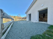 MAISON DE PLAIN-PIED DE 90 M2, TERRAIN 1000 M2, 3 CHAMBRES, GARAGE, CONSTRUCTION 2024, CLIM RÉVERSIBLE, DOUBLE VITRAGE PVC + VOLETS ROULANTS ÉLECTRIQUES, TOUT-À-L'ÉGOUT, FIBRE OPTIQUE, CELLIER