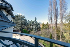 Fully renovated 255 m² bourgeois house, enclosed and wooded grounds of 4,303 m² (with space for a swimming pool), 3 garages, terrace, jacuzzi