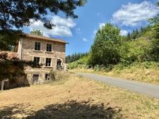 MAISON EN PIERRE MITOYENNE, 142 M2, 235 M2 DE TERRAIN + 2260 M2 DE TERRAIN DÉPORTÉ, ENTIÈREMENT À RÉNOVER, CAVES