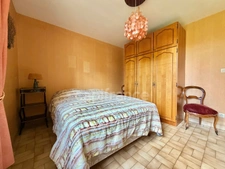 MAISON PLAIN-PIED DE 135 M2, TERRAIN ARBORÉ DE 5 675 M2, 4 CHAMBRES, DÉPENDANCES, VUE DÉGAGÉE, FIBRE, TF 547€, PUITS, MARE, FOUR À PAIN