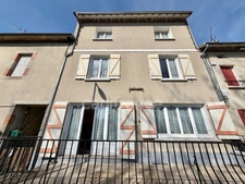 MAISON DE VILLAGE 131 M2, 3 CHAMBRES POSSIBILITÉ D'UNE 4ÈME, DÉPENDANCE, FIBRE, DOUBLE VITRAGE PVC, 2 TERRASSES, CAVE, TOUT-À-L'ÉGOUT