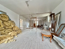 MAISON À RÉNOVER DE 480 M2 SUR 4 NIVEAUX, TERRAIN DE 623 M2, DÉPENDANCES, PROXIMITÉ DES COMMERCES