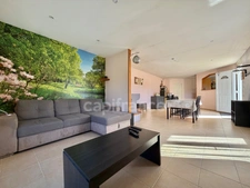 MAISON DE PLAIN-PIED DE 115 M2, TERRAIN DE 1 196 M2, 3 CHAMBRES, GARAGE DE 31 M2, CONSTRUCTION DE 2009, FIBRE OPTIQUE, SÉJOUR DE 48 M2, PANNEAUX PHOTOVOLTAIQUES