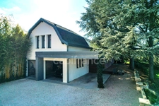 Fully renovated 255 m² bourgeois house, enclosed and wooded grounds of 4,303 m² (with space for a swimming pool), 3 garages, terrace, jacuzzi