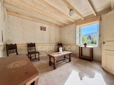 MAISON ENTIÈREMENT À RÉNOVER DE 100 M2, TERRAIN DE 8 343 M2, 2 CHAMBRES, BUREAU, GRENIER AMÉNAGEABLES, ÉTANG, NOMBREUSES DÉPENDANCES, FIBRE, GROS TRAVAUX À PRÉVOIR