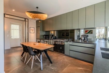 Fully renovated 255 m² bourgeois house, enclosed and wooded grounds of 4,303 m² (with space for a swimming pool), 3 garages, terrace, jacuzzi