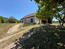 MAISON DE 110 M2, TERRAIN CLOS ET ARBORÉ 1000 M2, 4 CHAMBRES, 1 BUREAU, TOUT-À-L'ÉGOUT, FIBRE OPTIQUE, TF 615€, DOUBLE VITRAGE PVC + VR ÉLECTRIQUE + MOUSTIQUAIRES