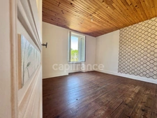 MAISON MITOYENNE DE 50 M2, TERRAIN DE 86 M2, UNE CHAMBRE ET UN BUREAU, FIBRE, DOUBLE VITRAGE DE 2009, TOUT-À-L'ÉGOUT, COUVERTURE DE 2010, UN GRENIER de 30 M2, TF 152€