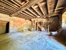 MAISON EN PIERRE MITOYENNE, 142 M2, 235 M2 DE TERRAIN + 2260 M2 DE TERRAIN DÉPORTÉ, ENTIÈREMENT À RÉNOVER, CAVES