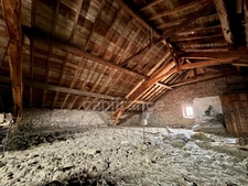 MAISON À RÉNOVER DE 480 M2 SUR 4 NIVEAUX, TERRAIN DE 623 M2, DÉPENDANCES, PROXIMITÉ DES COMMERCES