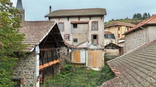 IMMEUBLE À RÉNOVER DE 480 M2 SUR 4 NIVEAUX, TERRAIN DE 623 M2, DÉPENDANCES, PROXIMITÉ DES COMMERCES