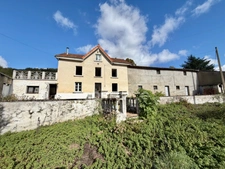 MAISON ENTIÈREMENT À RÉNOVER DE 100 M2, TERRAIN DE 8 343 M2, 2 CHAMBRES, BUREAU, GRENIER AMÉNAGEABLES, ÉTANG, NOMBREUSES DÉPENDANCES, FIBRE, GROS TRAVAUX À PRÉVOIR