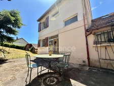 MAISON MITOYENNE DE 92 M2, TERRAIN DE 785 M2, 3 CHAMBRES, GARAGE DE 26 M2, SOURCE, CAVE, TRAVAUX À PRÉVOIR