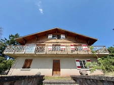 CHALET DE 220 M2, TERRAIN DE 2 668 M2, 4 CHAMBRES, COMBLES AMÉNAGEABLES DE 96 M2, VÉRANDA, VUE PANORAMIQUE, 125 M2 DE SOUS-SOL, GARAGE INDÉPENDANT DE 40 M2, TRAVAUX À PRÉVOIR