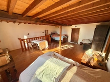 MAISON EN PIERRE DE 140 M2 ENTIÈREMENT À RÉNOVER, TERRAIN DE 8180 M2, 4 CHAMBRES, 155 M2 DE DÉPENDANCES, FOUR À PAIN, SOURCE, COUVERTURE DE 2019 POUR L'HABITATION, FAÇADE DE 2012, CAVE VOÛTÉE