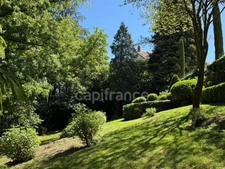 Fully renovated 255 m² bourgeois house, enclosed and wooded grounds of 4,303 m² (with space for a swimming pool), 3 garages, terrace, jacuzzi