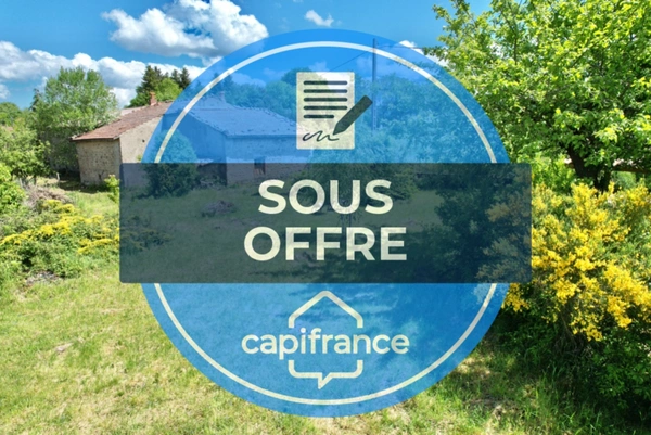 MAISON À RÉNOVER DE 100 M2, TERRAIN DE 965 M2, 3 CHAMBRES, 117 M2 DE DÉPENDANCES, GARAGE, CAVE, FOUR À PAIN, SOURCE