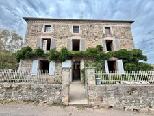 MAISON EN PIERRE DE 150 M2, 4 CHAMBRES, TERRAIN DE 2 000 M2 + 9 383 M2 EN FERMAGE, COMBLES AMÉNAGEABLES DE 75 M2, PUITS, GARAGE DE 40 M2, FIBRE OPTIQUE, CAVES, GROS TRAVAUX À PRÉVOIR