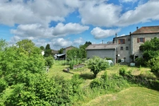 MAISON DE VILLAGE DE 110 M2, TERRAIN DE 3 476 M2, 4 CHAMBRES, DOUBLE GARAGE DE 62 M2, GARAGE, ATELIERS, CAVE VOÛTÉE, TF 251€
