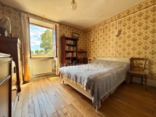 MAISON EN PIERRE DE 150 M2, 4 CHAMBRES, TERRAIN DE 2 000 M2 + 9 383 M2 EN FERMAGE, COMBLES AMÉNAGEABLES DE 75 M2, PUITS, GARAGE DE 40 M2, FIBRE OPTIQUE, CAVES, GROS TRAVAUX À PRÉVOIR