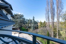 Fully renovated 255 m² bourgeois house, enclosed and wooded grounds of 4,303 m² (with space for a swimming pool), 3 garages, terrace, jacuzzi