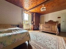 MAISON EN PIERRE DE 150 M2, 4 CHAMBRES, TERRAIN DE 2 000 M2 + 9 383 M2 EN FERMAGE, COMBLES AMÉNAGEABLES DE 75 M2, PUITS, GARAGE DE 40 M2, FIBRE OPTIQUE, CAVES, GROS TRAVAUX À PRÉVOIR