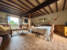 MAISON EN PIERRE DE 150 M2, 4 CHAMBRES, TERRAIN DE 2 000 M2 + 9 383 M2 EN FERMAGE, COMBLES AMÉNAGEABLES DE 75 M2, PUITS, GARAGE DE 40 M2, FIBRE OPTIQUE, CAVES, GROS TRAVAUX À PRÉVOIR