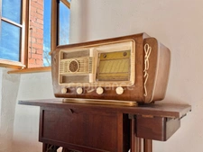 MAISON EN PIERRE DE 140 M2 ENTIÈREMENT À RÉNOVER, TERRAIN DE 8180 M2, 4 CHAMBRES, 155 M2 DE DÉPENDANCES, FOUR À PAIN, SOURCE, COUVERTURE DE 2019 POUR L'HABITATION, FAÇADE DE 2012, CAVE VOÛTÉE