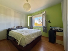 MAISON DE PLAIN-PIED DE 115 M2, TERRAIN DE 1 196 M2, 3 CHAMBRES, GARAGE DE 31 M2, CONSTRUCTION DE 2009, FIBRE OPTIQUE, SÉJOUR DE 48 M2, PANNEAUX PHOTOVOLTAIQUES