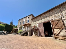 MAISON DE BOURG DE 100 M2, 3 CHAMBRES, TERRAIN ATTENANT DE 371 M2 + 2450 M2 INDÉPENDANT, 200 M2 DE DÉPENDANCES, CAVES, FIBRE OPTIQUE, DOUBLE VITRAGE PVC AVEC VOLETS ROULANTS SOLAIRES, TOUT-À-L'ÉGOUT