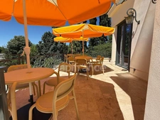 Fully renovated 255 m² bourgeois house, enclosed and wooded grounds of 4,303 m² (with space for a swimming pool), 3 garages, terrace, jacuzzi